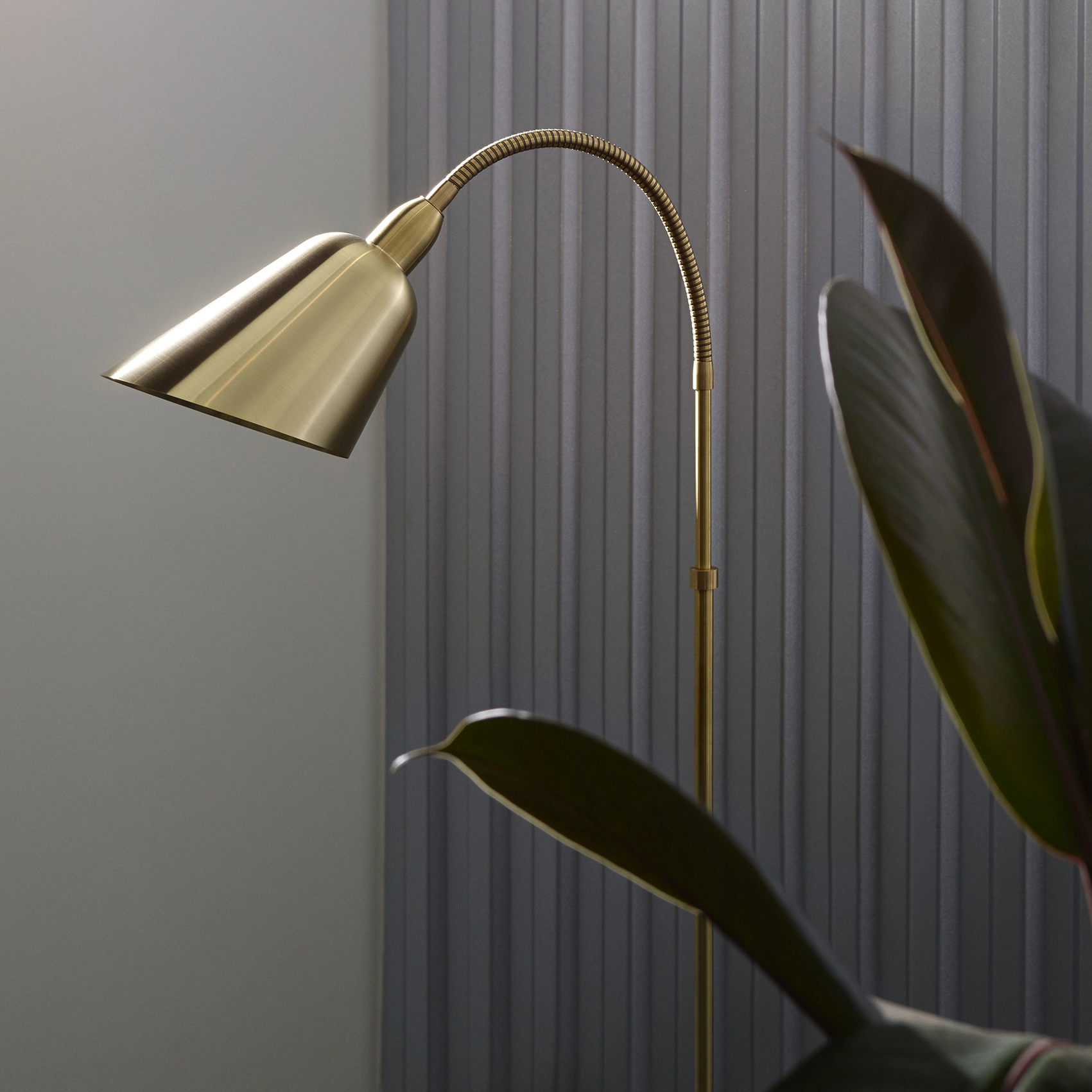 &Tradition Bellevue AJ7 -lattiavalaisin 5 &Tradition Bellevue AJ7 -lattiavalaisin - Image 3