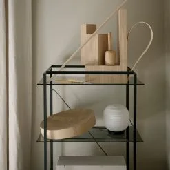 New Works Lantern Globe -pöytävalaisin Small -valaistuskauppa 501513 01 3 EnvironmentImage 5ee44ec128