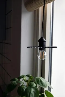 Globen Lighting Omega Riippuvalaisin Ø15 Cm 11 Globen Lighting Omega Riippuvalaisin Ø15 Cm -valaistuskauppa 502529 01 12 EnvironmentImage e50ca53360