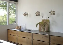 Villa Collection Nesvik Seinävalaisin -valaistuskauppa 581033 01 40 EnvironmentImage 1b9f338cca