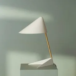 Warm Nordic Ambience Pöytävalaisin -valaistuskauppa Ambience bordslampa warm white brass miljo d636e868f5