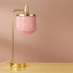 Warm Nordic Fringe Pöytävalaisin -valaistuskauppa Fringe bordslampa pale pink miljo 3 54d56b4dad