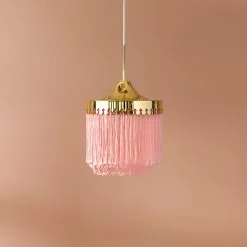 Warm Nordic Fringe Riippuvalaisin 25 Warm Nordic Fringe Riippuvalaisin -valaistuskauppa Fringe pendel pale rose liten miljo 59b0d36e1a