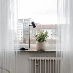 Globen Lighting Swan Pöytävalaisin -valaistuskauppa Swan bordslampa svart miljo 1 3dcd8f2603